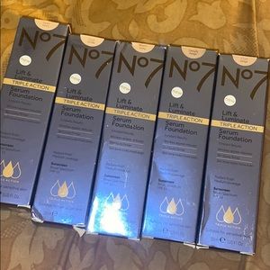 No7 Lift & Luminate Triple Action Serum Founda.